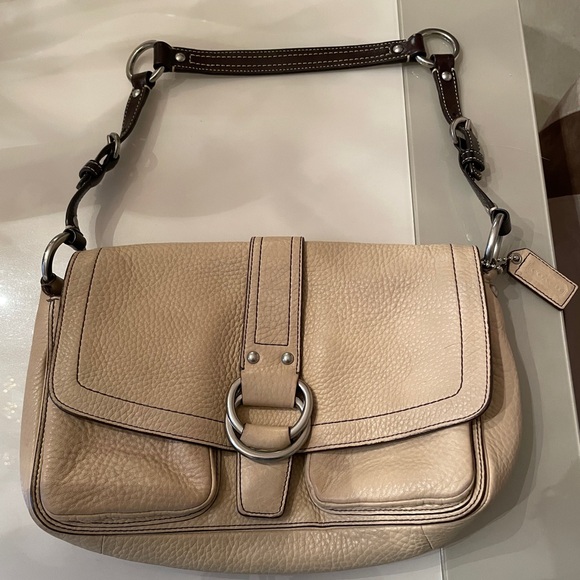 Coach shoulder bag-Vintage- beautiful Beige color. Used...